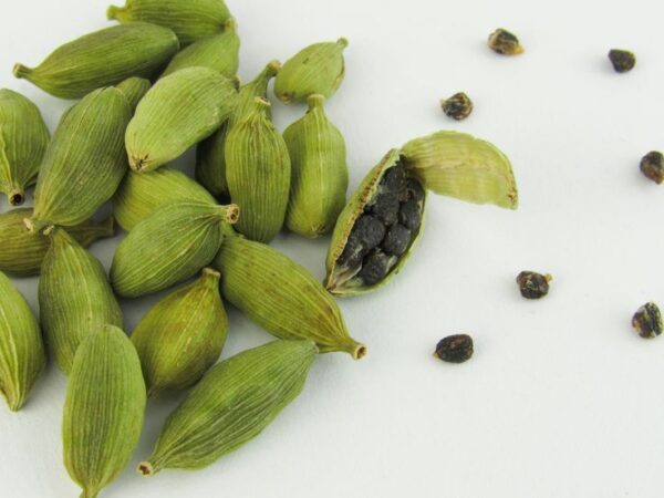 Green Cardamom | Sabz Ilaichi | (Chamboo)